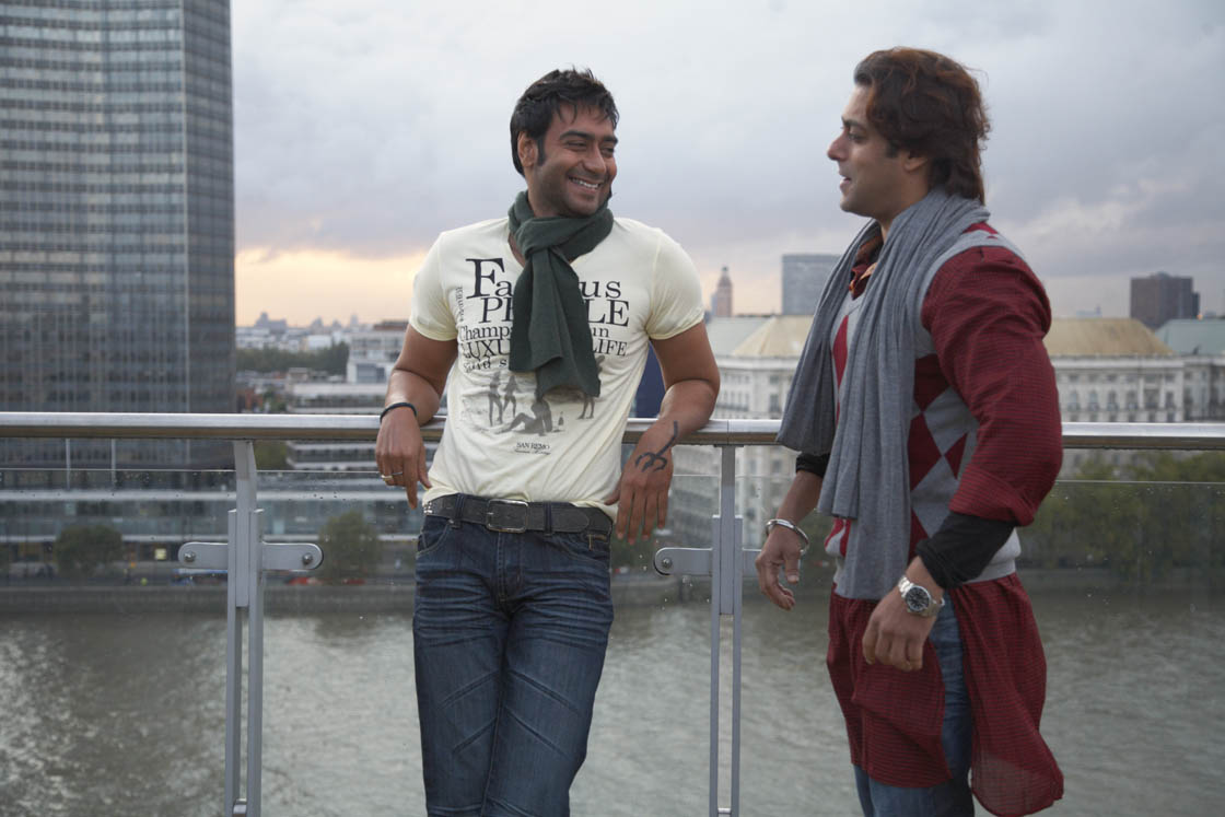 Ajay Devgan with Salman Khan - YusraBlog.com