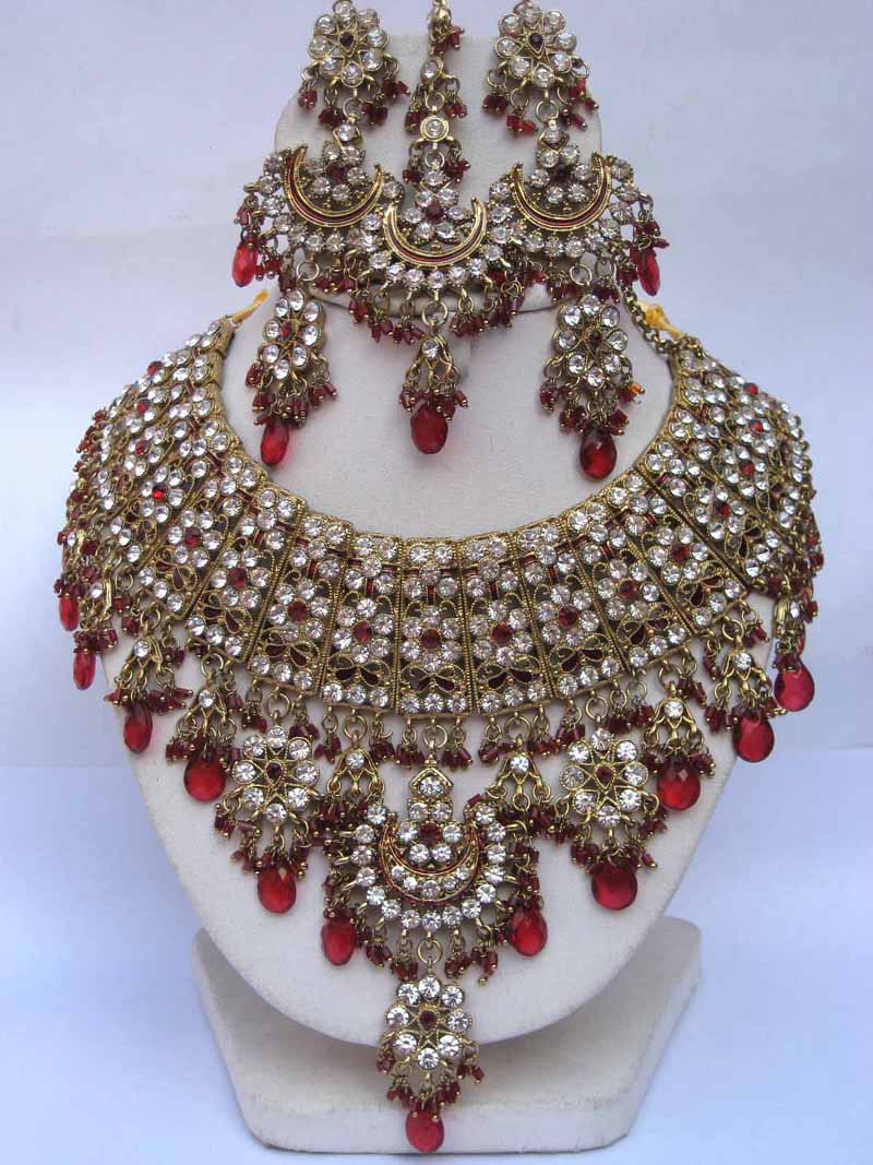 Beautifully Handicrafted Bridal Kundan Necklace Set Jewelry - YusraBlog.com