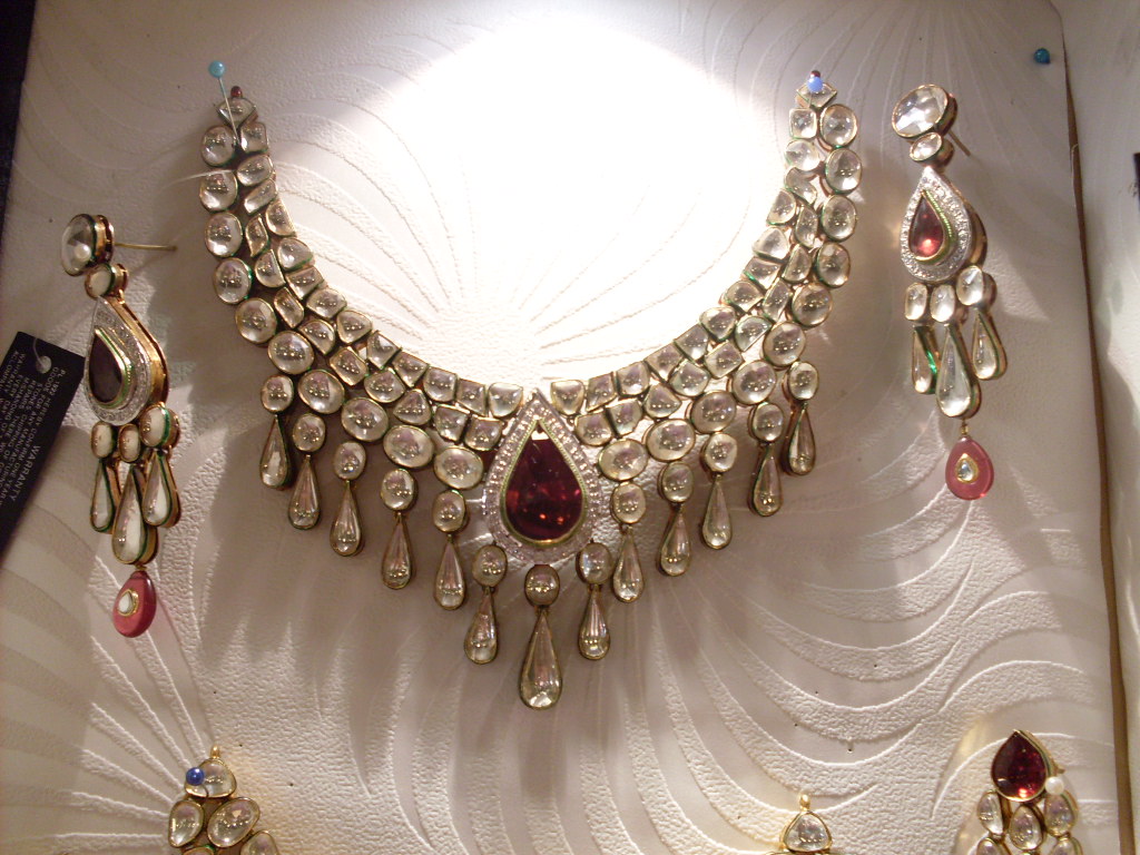 Elegant Kundan Polki Jewelery Design Trend - YusraBlog.com