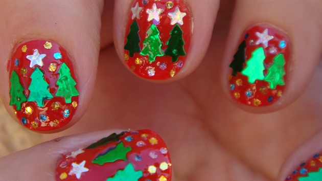 15 Stylish Tree Inspired Christmas Nail Art 2013 - YusraBlog.com