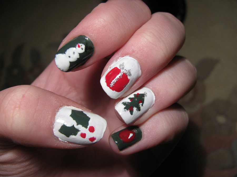 15 Stylish Tree Inspired Christmas Nail Art 2013 - YusraBlog.com