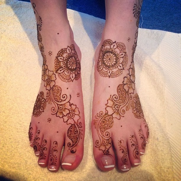 15 Superlative Feet Mehndi Designs for 2015 - YusraBlog.com