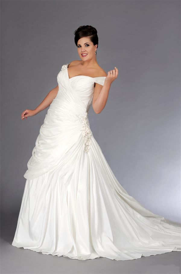 22 Beautiful Plus Size Wedding Dresses - YusraBlog.com